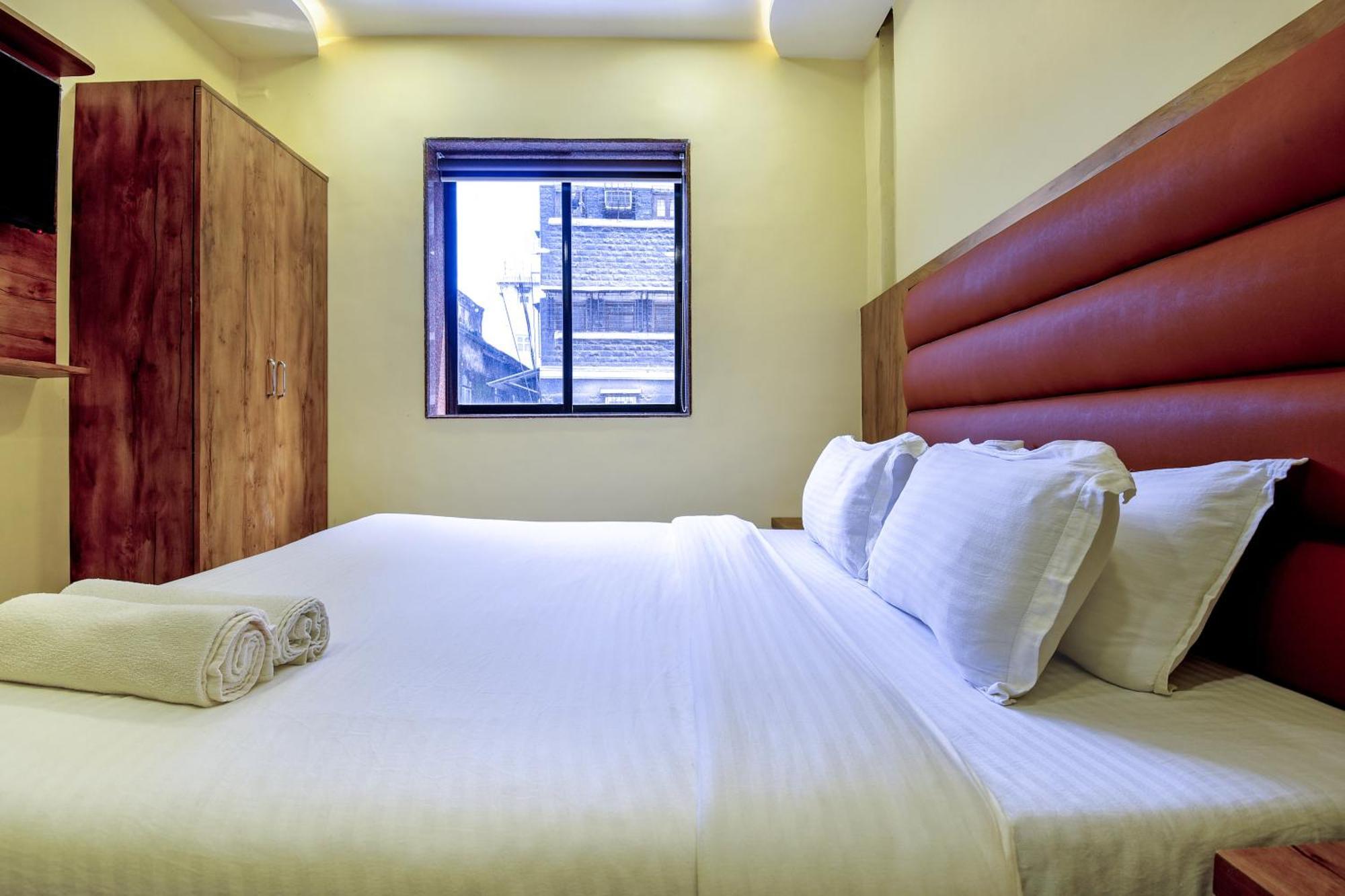 Deluxe Hotel