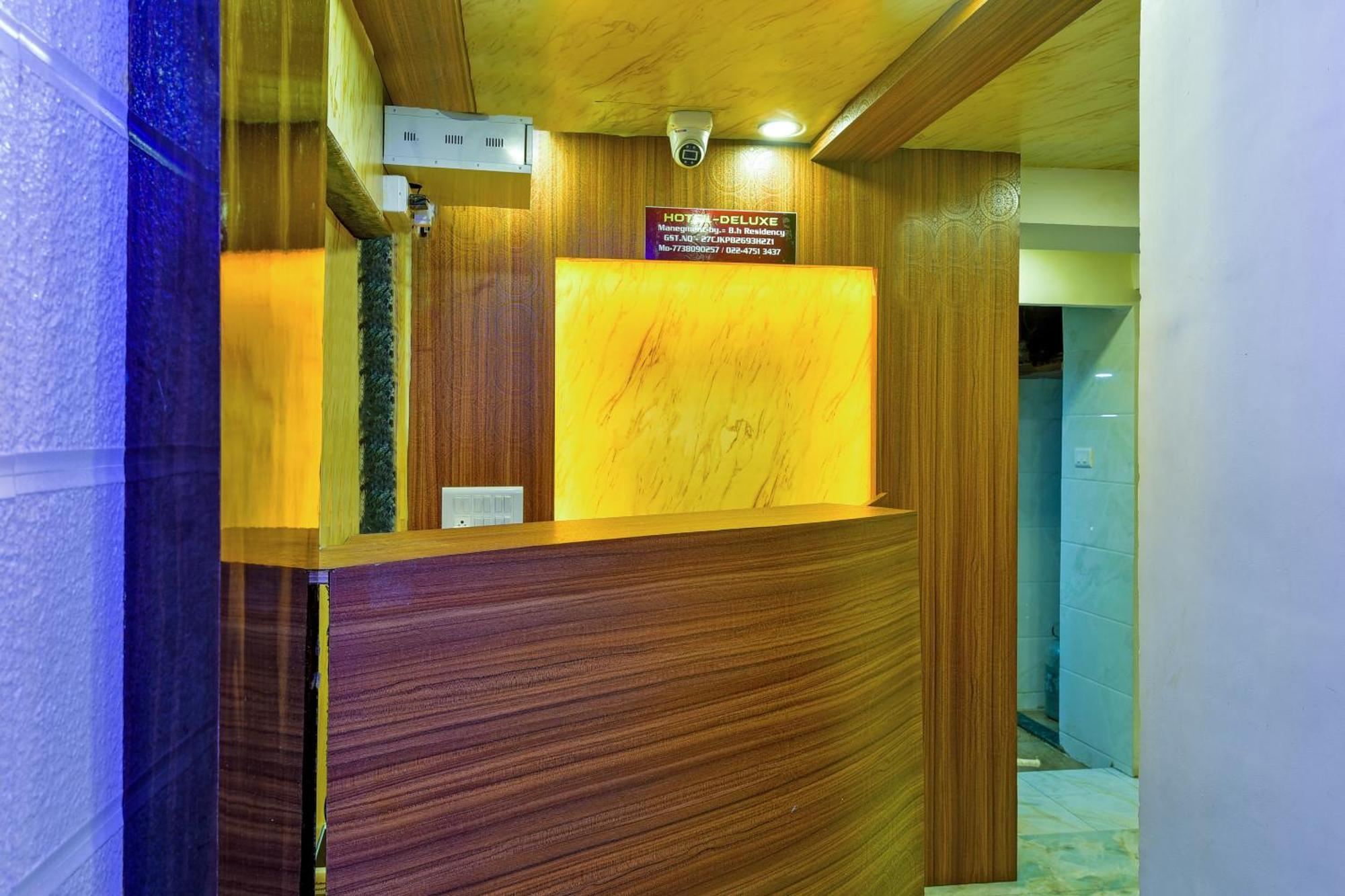Deluxe Hotel *